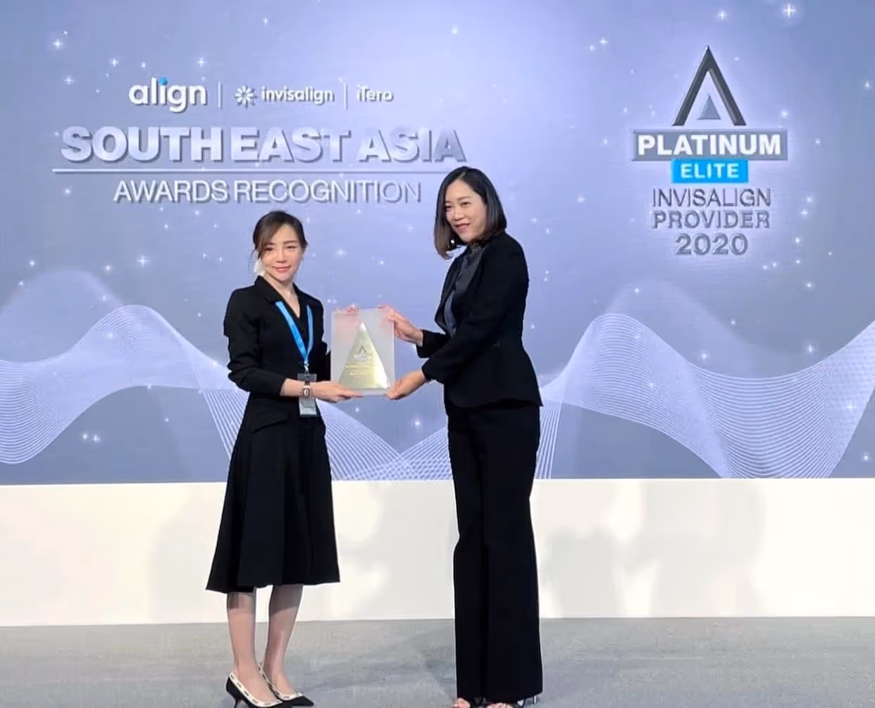 รางวัลบริการ จัดฟันขอนแก่น จัดฟันอุดรธานี จัดฟันอุบลราชธานี ดีเยี่ยม