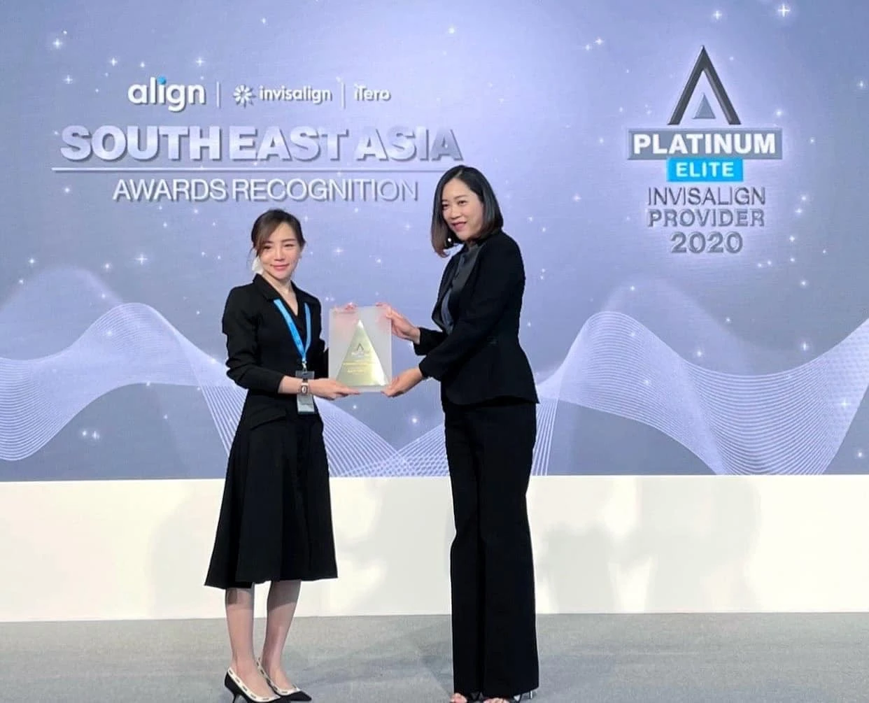 รางวัลบริการ จัดฟันขอนแก่น จัดฟันอุดรธานี จัดฟันอุบลราชธานี ดีเยี่ยม